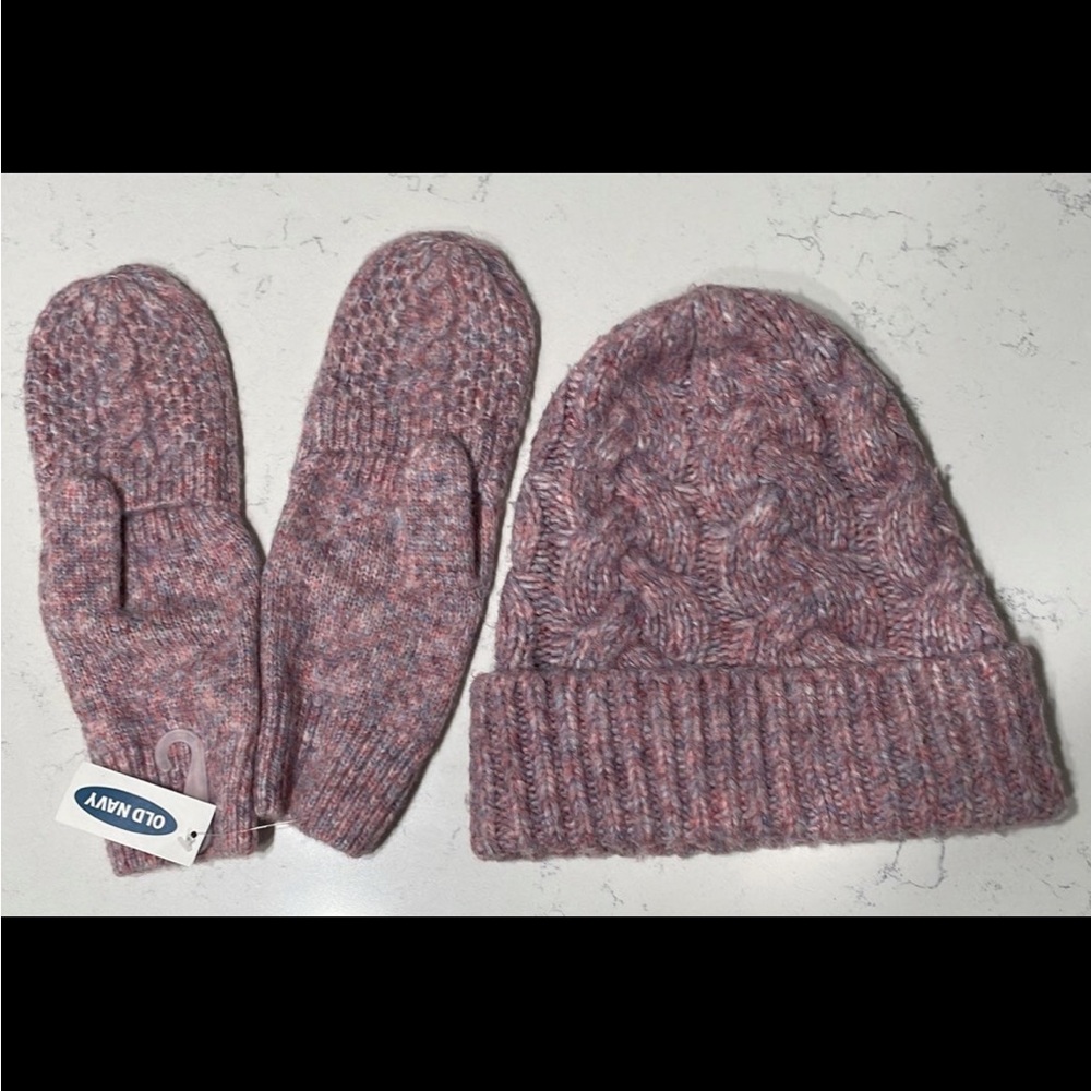 Old navy new Knit Convertible gloves and hat set.